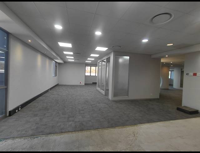 267M² OFFICE TO LET IN MAGALIESSIG